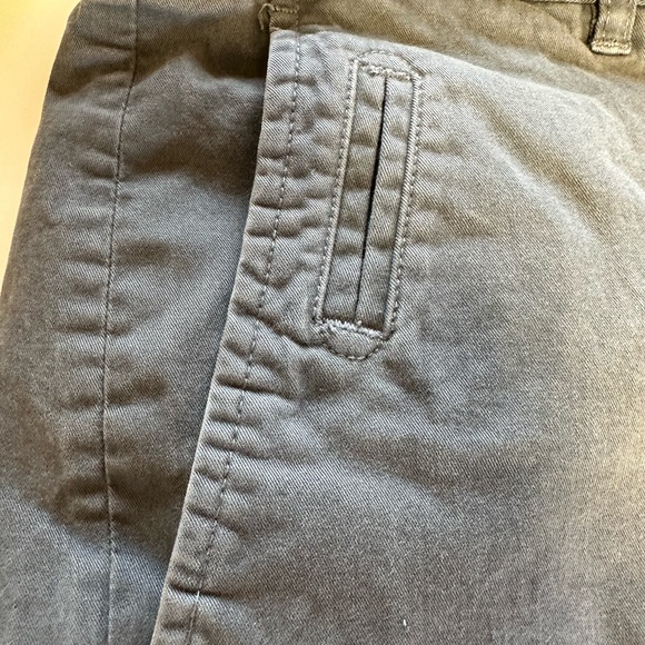 Vince slim fit / Griffith Short with minor snag - Picture 4 of 7